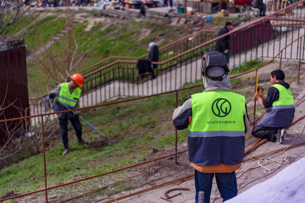 Status Group присоединилась к высадке деревьев возле метро Славутич